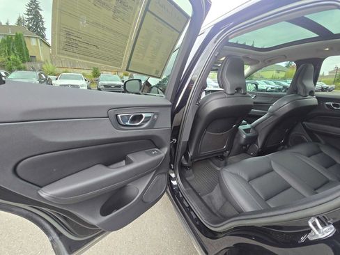 Used 2023 Volvo XC60 B5 Plus w/ Climate Package AWD/4WD image 15
