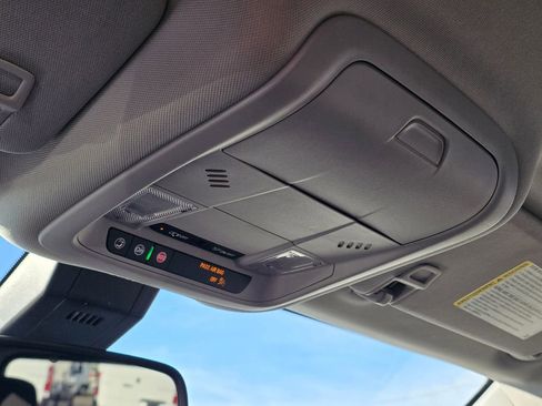 Used 2024 GMC Terrain SLE image 32