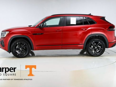 Used 2025 Volkswagen Atlas Cross Sport SEL R-Line image 2