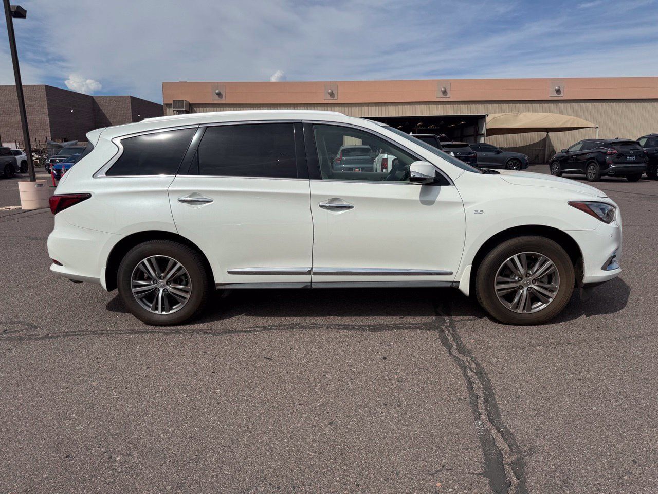 Used 2020 INFINITI QX60 Luxe w/ Essential Package FWD image 4