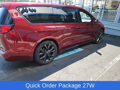 Used 2020 Chrysler Pacifica Touring w/ S Appearance Package FWD image 6