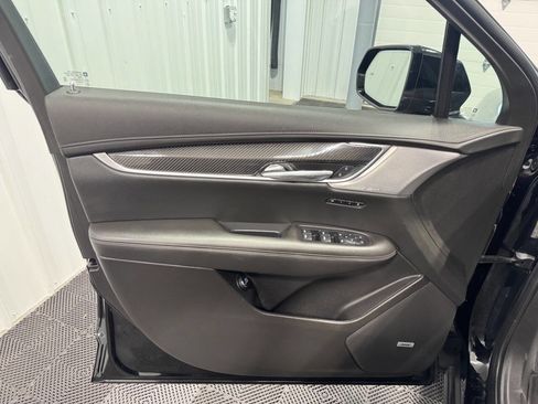 Used 2023 Cadillac XT6 Sport image 5