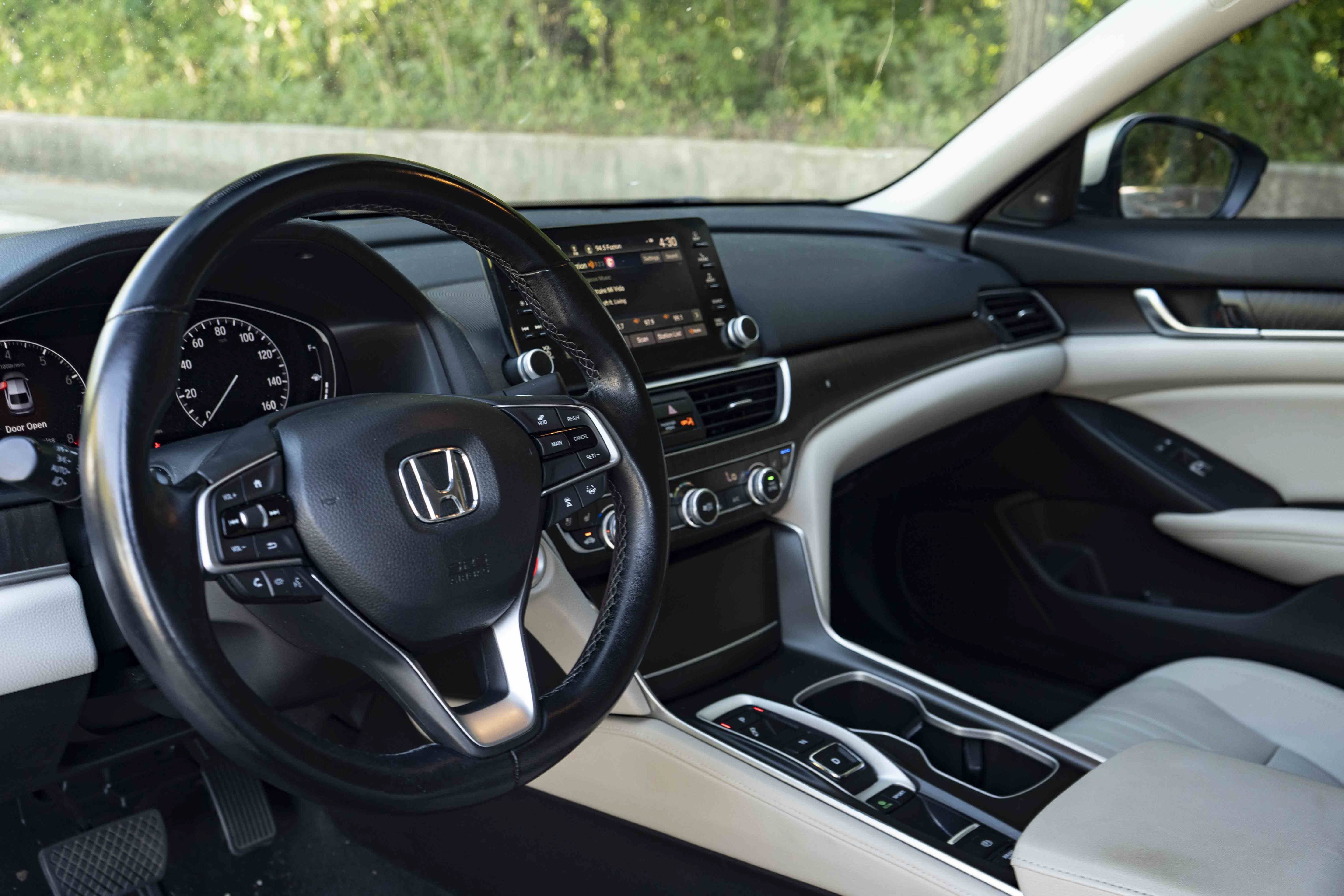 Used 2020 Honda Accord Touring image 16