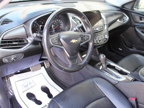 Used 2017 Chevrolet Malibu LT w/ Leather Package image 7