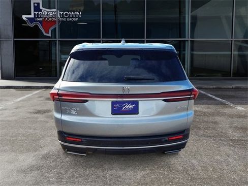 Used 2025 Buick Enclave Preferred image 4