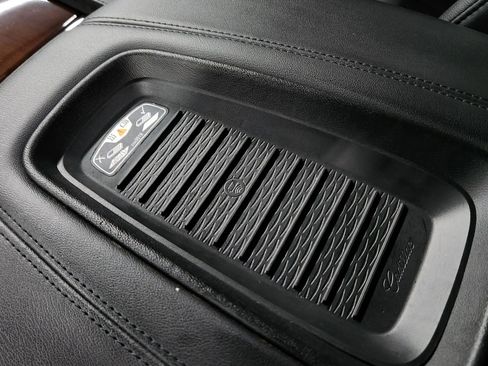 Used 2020 Cadillac Escalade Luxury image 44