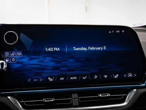 Used 2025 Chevrolet Equinox EV LT w/ Convenience Package image 30