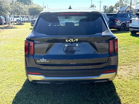 Certified 2025 Kia Sorento S w/ Panoramic Sunroof Package FWD image 4