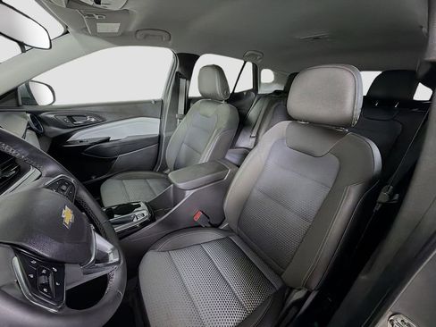 Used 2025 Chevrolet Trax LT w/ LT Convenience Package FWD image 13