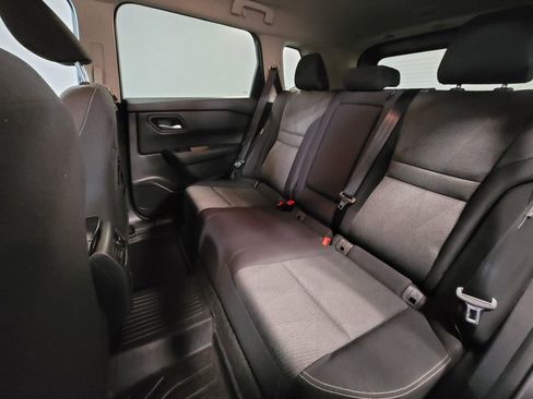 Certified 2024 Nissan Rogue SV image 7