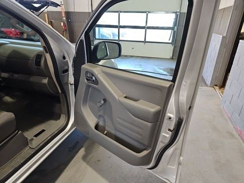 Used 2015 Nissan Frontier S image 18