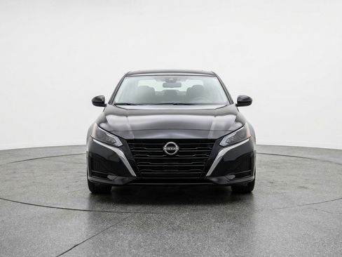 Used 2025 Nissan Altima 2.5 SV FWD image 2