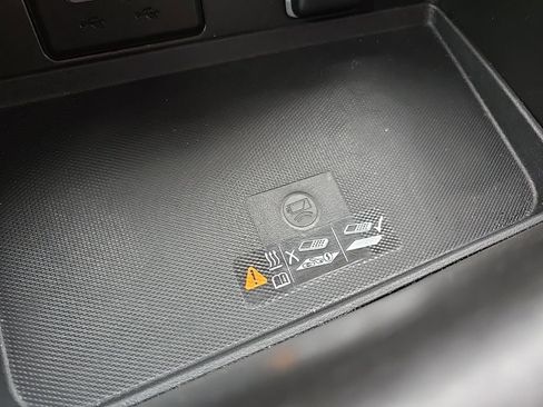 Used 2024 Chevrolet Suburban LT image 63