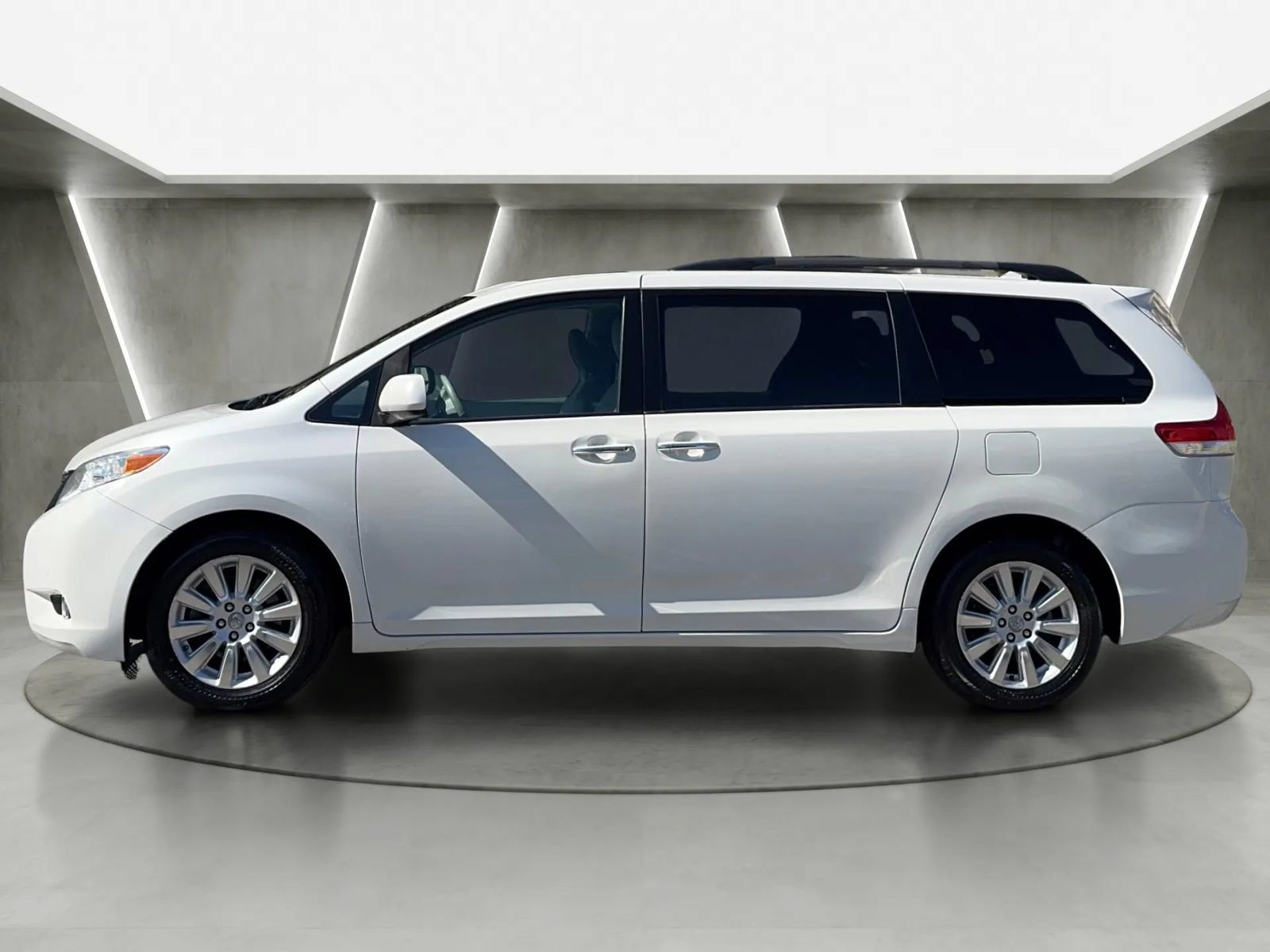 Used 2011 Toyota Sienna Limited w/ Premium Pkg AWD/4WD image 6