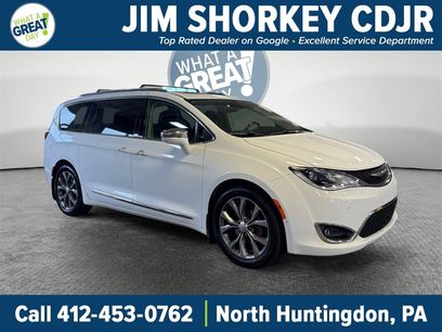 Used 2019 Chrysler Pacifica Limited w/ Tire & Wheel Group