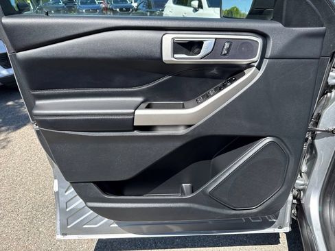 Used 2022 Ford Explorer XLT w/ Equipment Group 202A AWD/4WD image 22