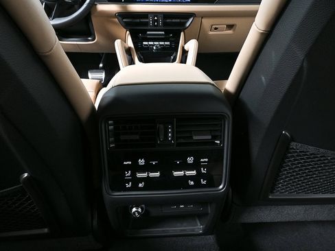 Certified 2025 Porsche Cayenne S image 27