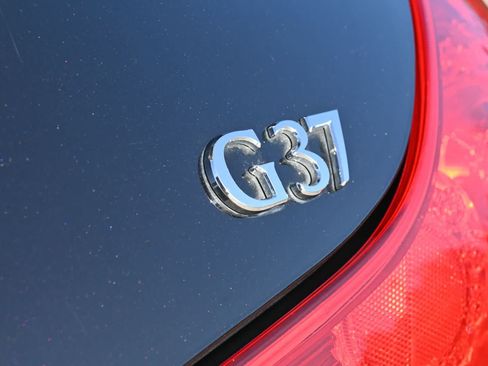Used 2011 INFINITI G37 IPL RWD image 17