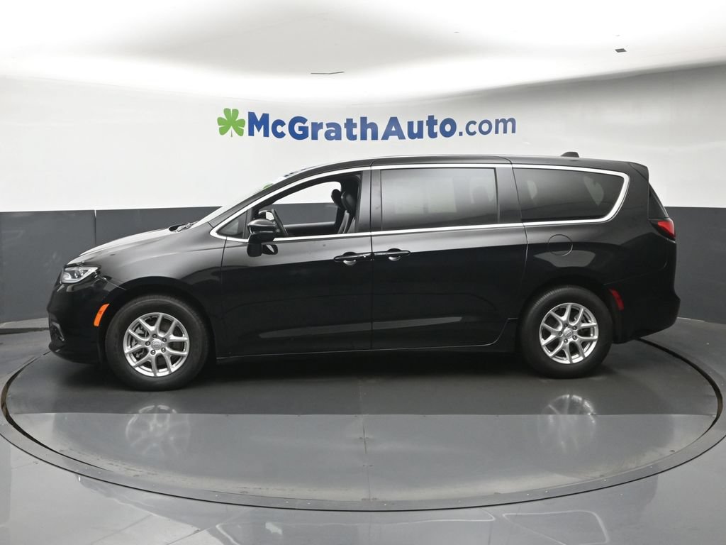 Used 2025 Chrysler Pacifica Select FWD image 24