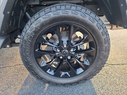 Used 2025 Jeep Gladiator Sport image 26