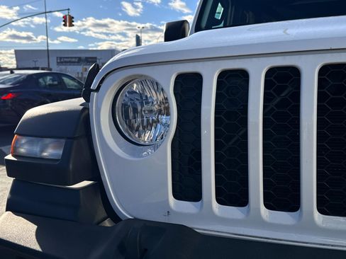 Used 2020 Jeep Gladiator Sport w/ Quick Order Package 24S image 9