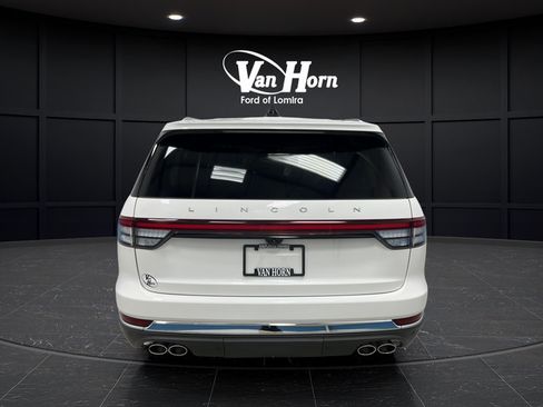 Used 2025 Lincoln Aviator AWD image 6