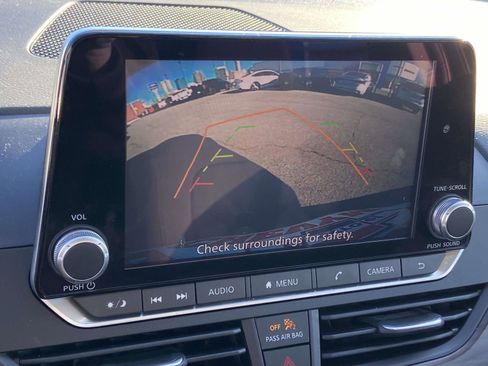 Used 2024 Nissan Altima 2.5 SV image 12