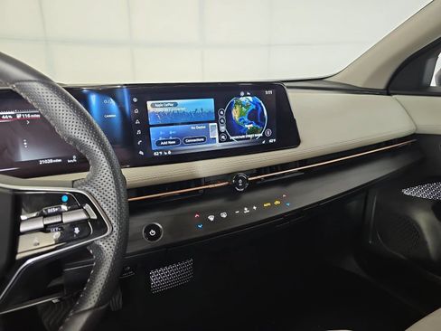 Used 2024 Nissan Ariya FWD image 18