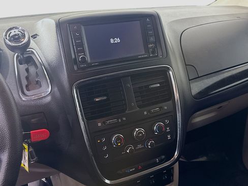 Used 2019 Dodge Grand Caravan SE image 18