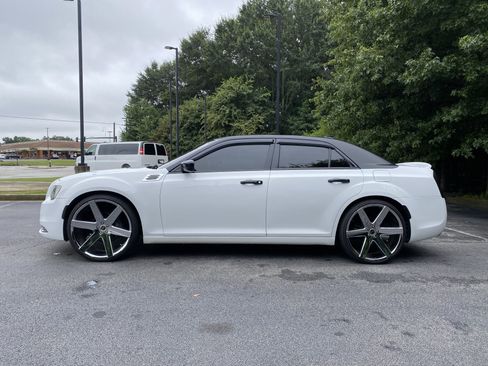 Used 2016 Chrysler 300 C RWD image 6