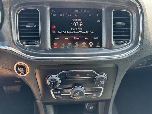 Used 2016 Dodge Charger SXT image 21