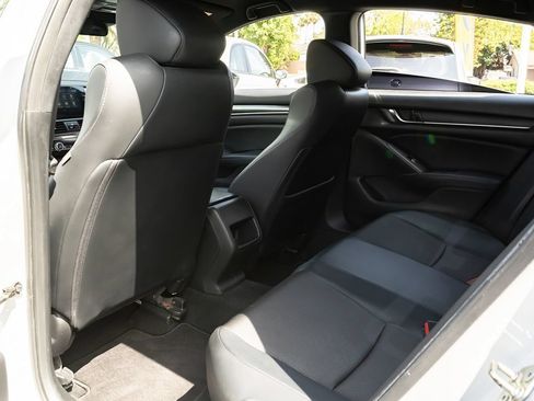 Used 2018 Honda Accord Sport image 9
