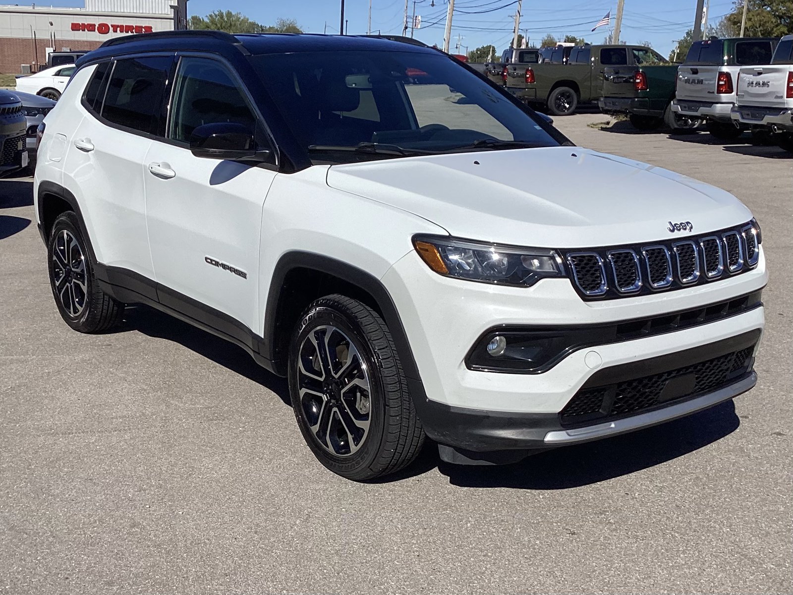 Used 2024 Jeep Compass Limited AWD/4WD image 2