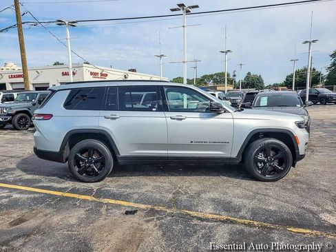Used 2023 Jeep Grand Cherokee L Laredo AWD/4WD image 15