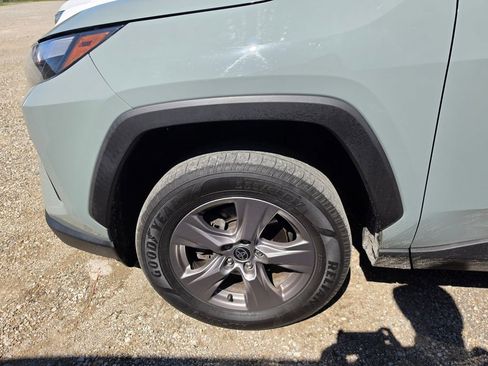 Used 2022 Toyota RAV4 XLE w/ Convenience Package image 3