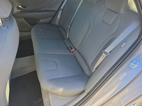 Used 2024 Hyundai Elantra SE image 19