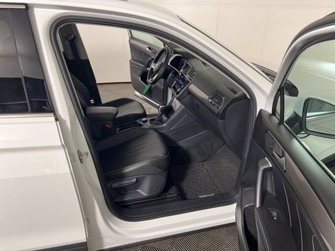 Used 2022 Volkswagen Tiguan SE AWD/4WD image 25