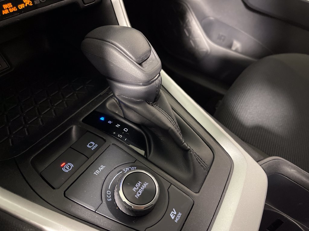 Certified 2025 Toyota RAV4 LE AWD/4WD image 22