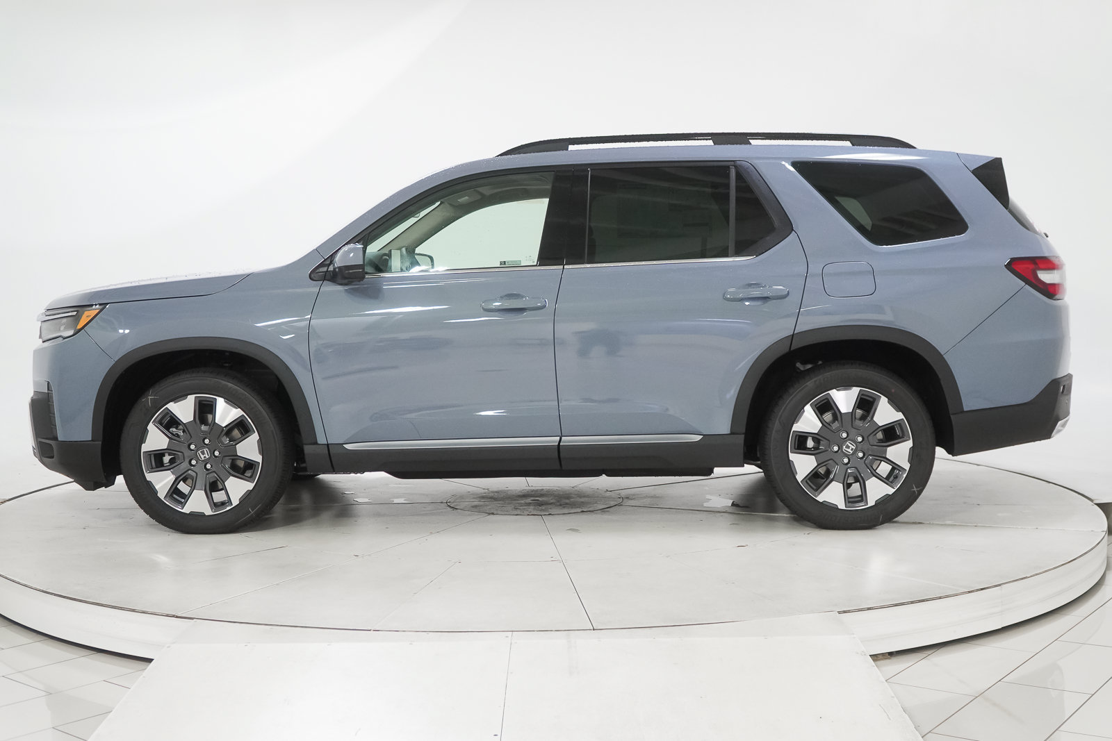 New 2026 Honda Pilot Touring image 4
