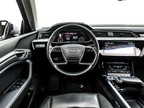 Used 2022 Audi e-tron Premium image 4