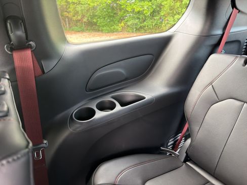 New 2027 Chrysler Pacifica Select FWD image 27