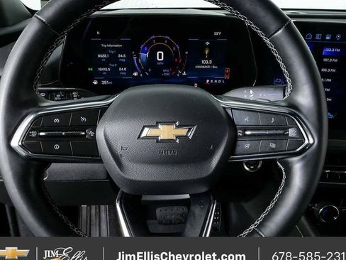 Certified 2025 Chevrolet Traverse LT FWD image 8
