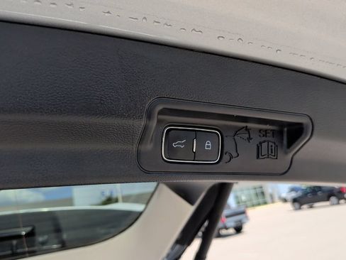 Used 2025 Ford Explorer Active RWD image 43