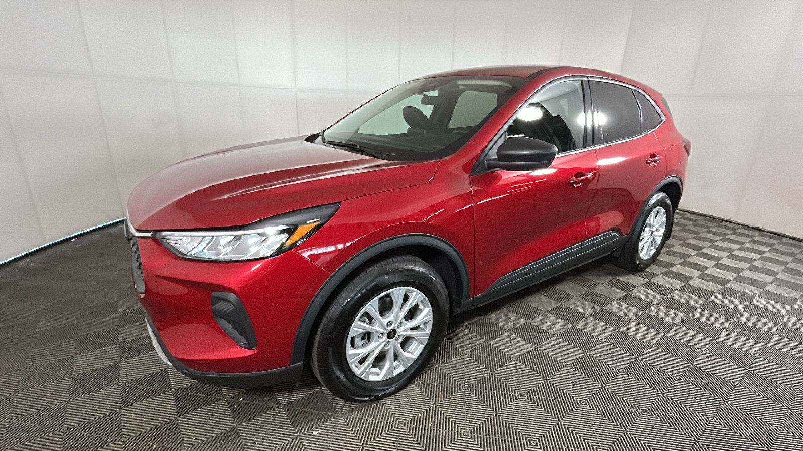 Used 2025 Ford Escape Active AWD/4WD image 7