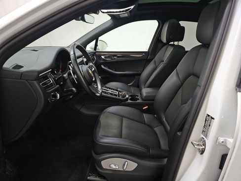 Used 2023 Porsche Macan AWD/4WD image 10