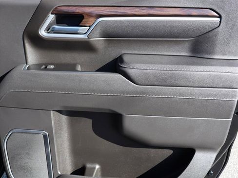 Used 2026 GMC Sierra 1500 SLT image 11