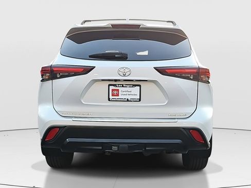 Certified 2024 Toyota Highlander XLE AWD/4WD image 6