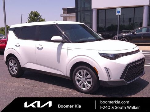 Certified 2025 Kia Soul LX FWD image 4