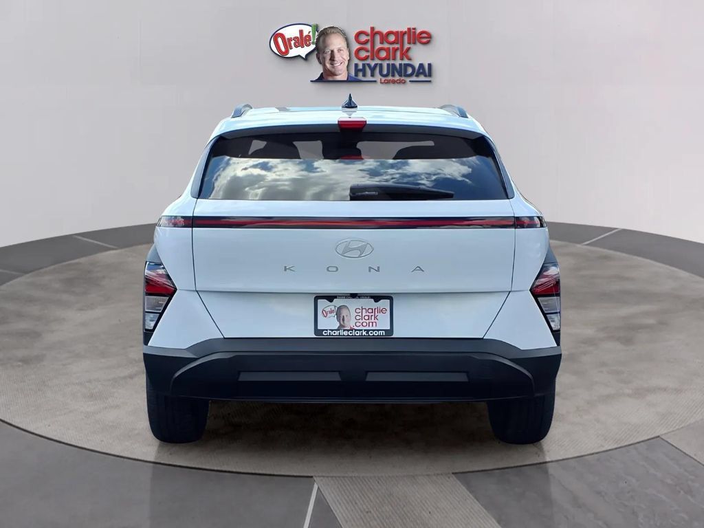 Used 2025 Hyundai Kona SEL FWD image 4