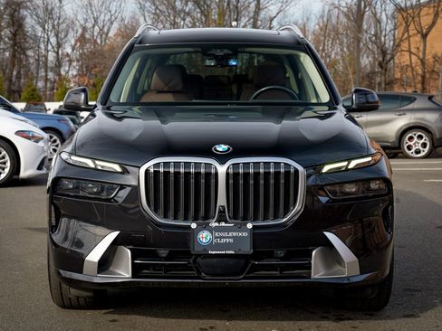 Used 2023 BMW X7 xDrive40i w/ Premium Package image 2
